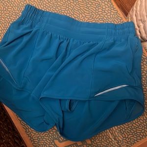 Lululemon hottie hot low rise 2.5 inch. Poolside blue size 6.